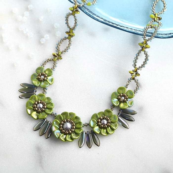 グリーンフラワーネックレス 【作家：松本麻紀子(Seed Beaders