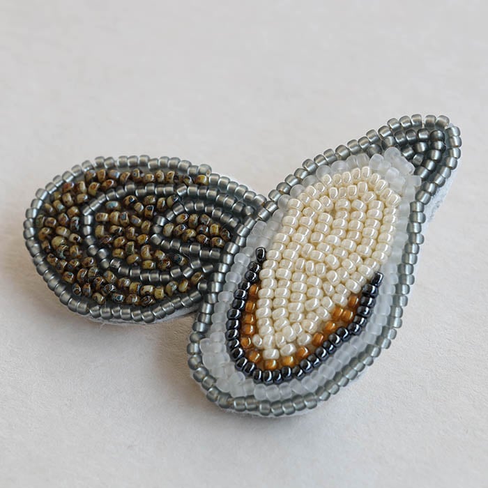 こり198.キラキラきのこ ビーズ 刺繍ブローチ ハンドメイドアクセサリ 198.キラキラきのこ ビーズ 刺繍ブローチ ハンドメイド