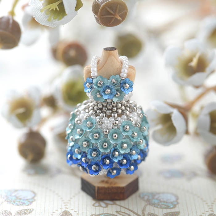 ビーズステッチで作るハニカムトルソードレス～アレクシス・ブルー  