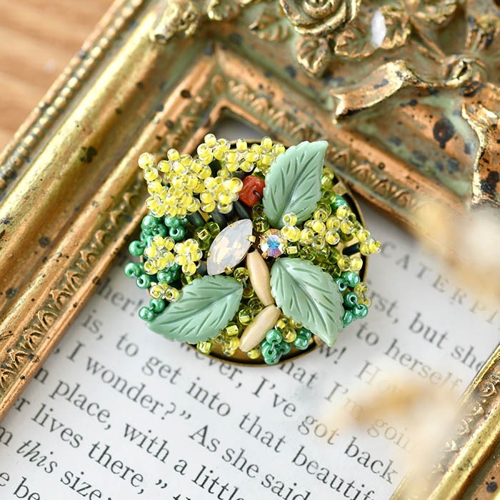 *ミモザとクロッカスのリースブローチ*ハンドメイド*レース編み*コサージュ* ミモザのリースブローチの作り方│koshirau 拵う（こしらう）