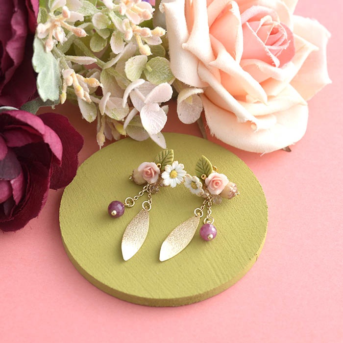 マーガレットとチェコビーズのピアスorイヤリング 【作家：NARUMIDO