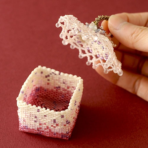 �ԥ󥯻��۲֤Υ��奨�꡼�ܥå���  �ڥӡ����ޥ˥���