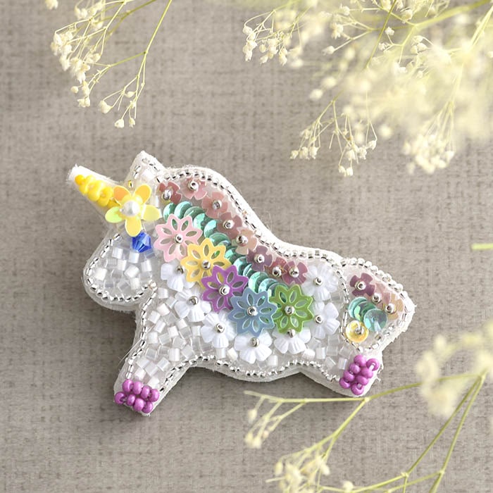 ユニコーン　ビーズ刺繍ブローチNO.6 ☆6/26 再入荷☆ ハッピーユニコーン 【作家：島ノ江富久子