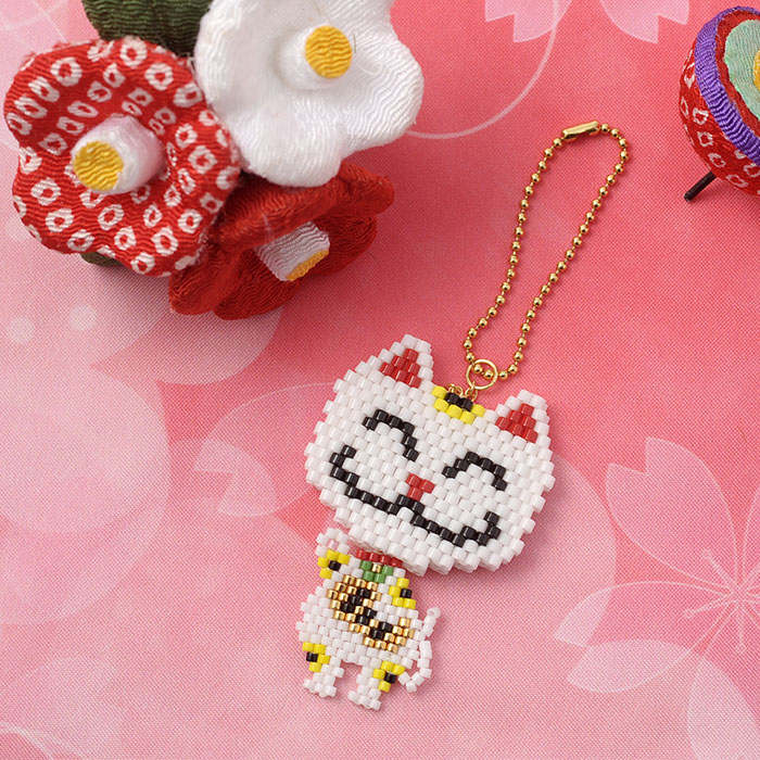 10/10までNO.2908✤失われた野生ねこ 雪の結晶 ハンドメイド チャーム