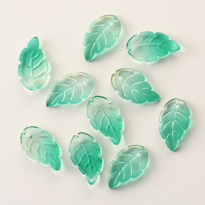 ガラスビーズ リーフ 18×10.5mm×3mm エメラルド | ・ガラスビーズ