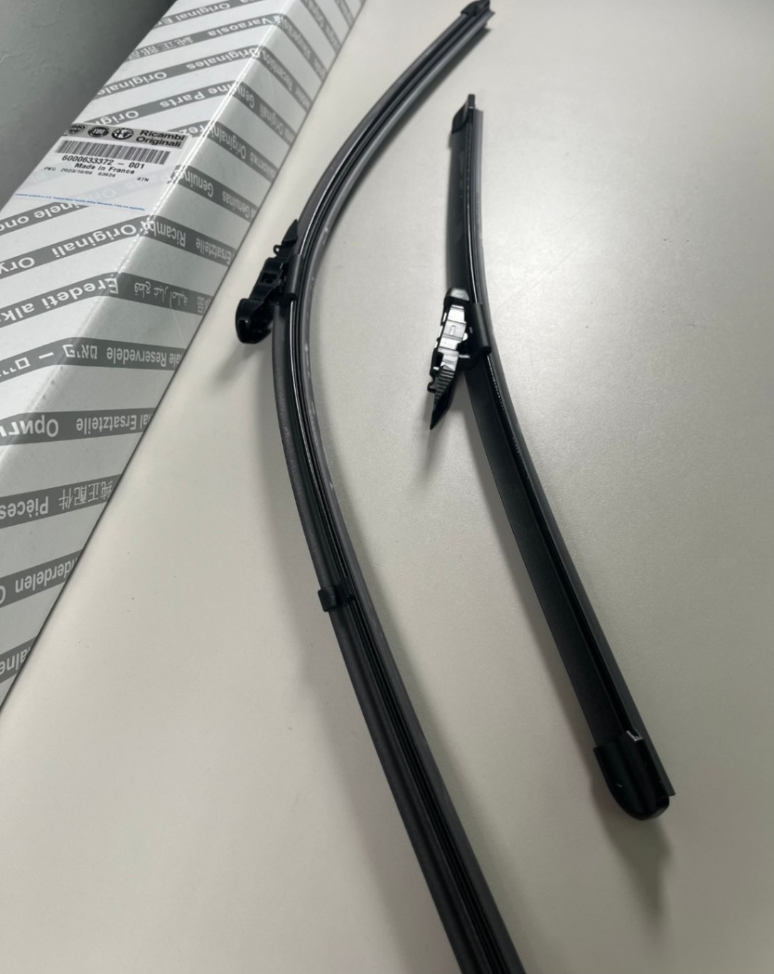 純正 フロントワイパーブレード 左右セット 6000633372 6000633373