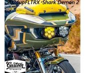 CUSTOM DYNAMICS��2024upFLTRX��2023upFLTRXSE��Shark Demon 2�ѥե����ޥ� LED�إåɥ饤��&���������ե��� ����ܥ��å� SD2-23-RG-YW
