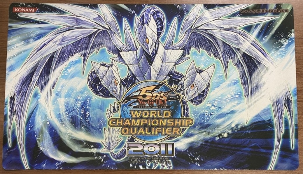 【店頭同時出品中】【状態B】氷結界の龍トリシューラ プレイマット《WCQ2011》