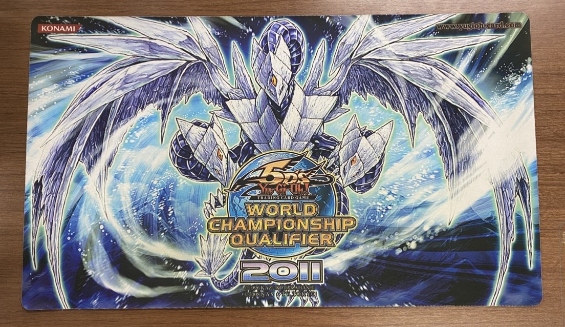 【店頭同時出品中】【状態B】氷結界の龍トリシューラ プレイマット《WCQ2011》