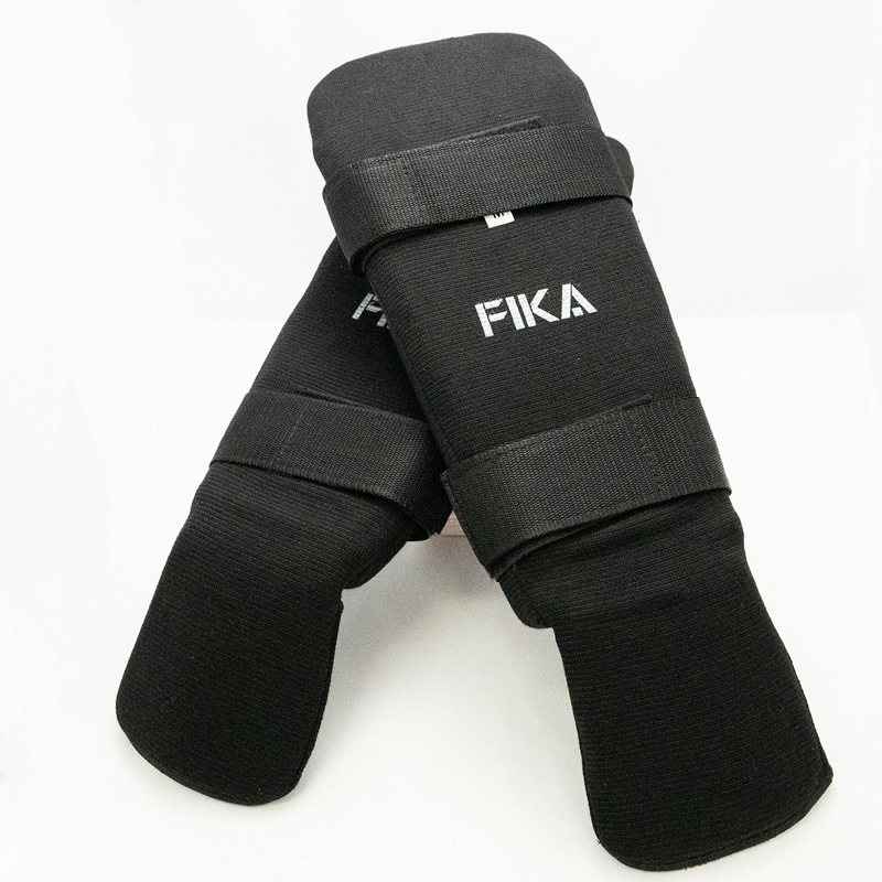 FIKA公式　レッグガード（テープ付き）