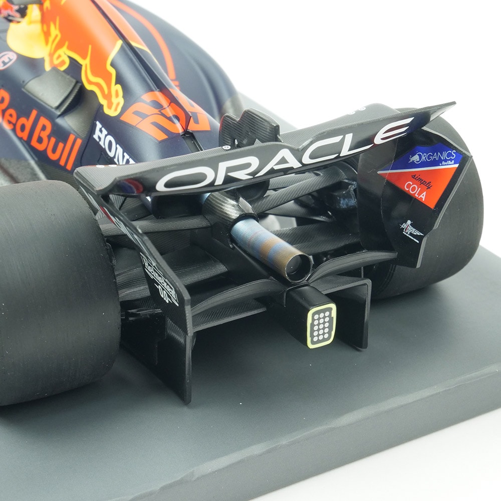 MINICHAMPS 1/18スケール オラクル レッド ブル レーシング RB21 角田