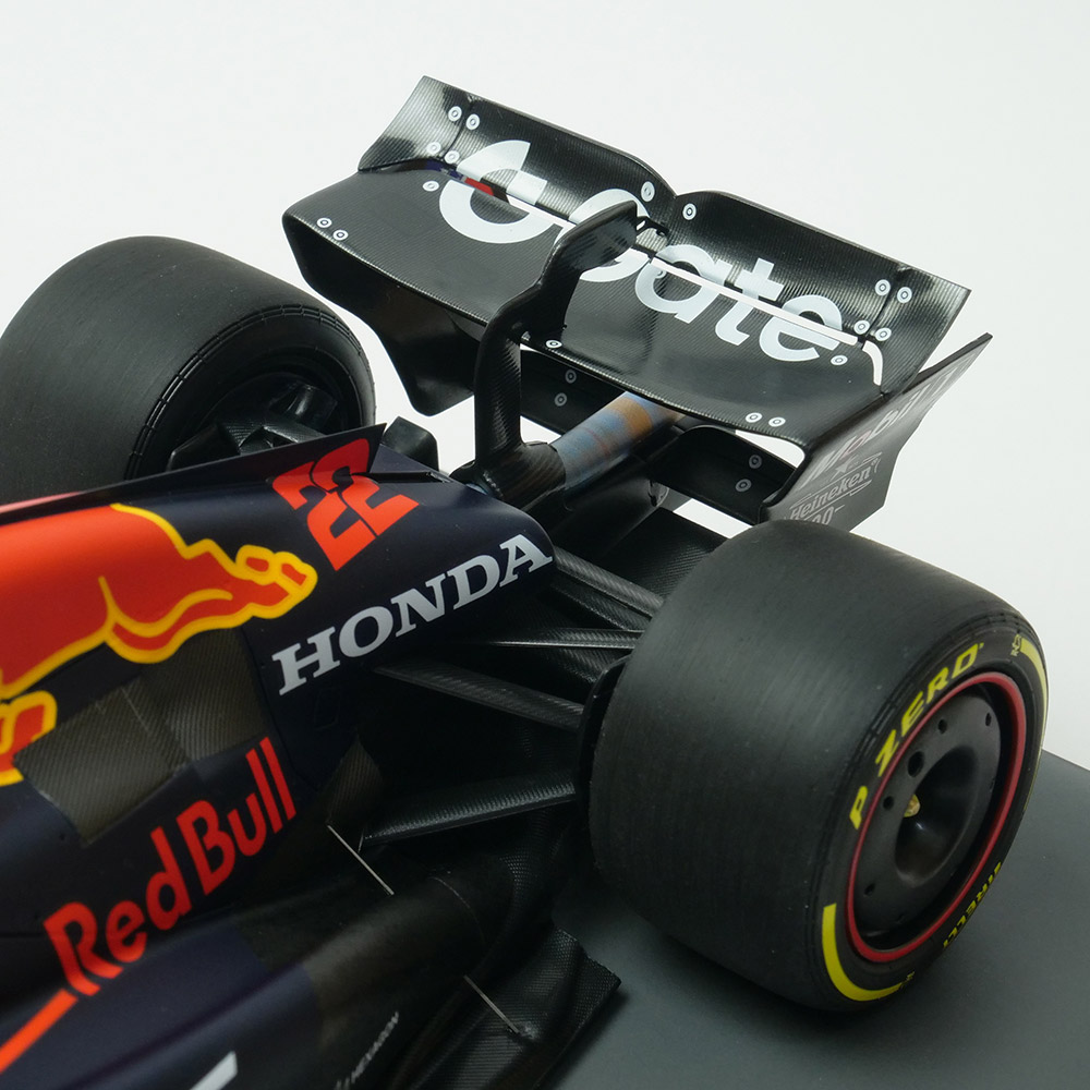 MINICHAMPS 1/18スケール オラクル レッド ブル レーシング RB21 角田