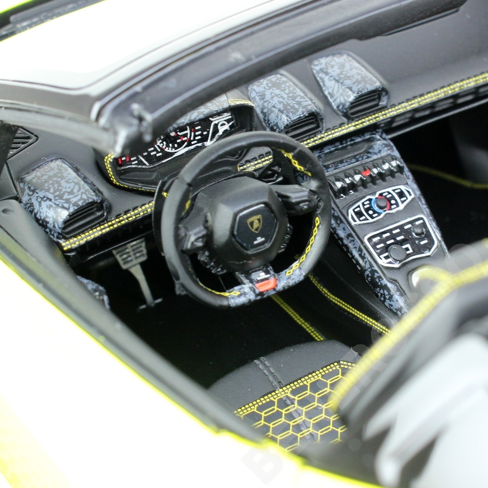 MRコレクション 1/18スケール ランボルギーニ ウラカン LP580-2 RWD スパイダー Giallo Tenerife LAMBO026A