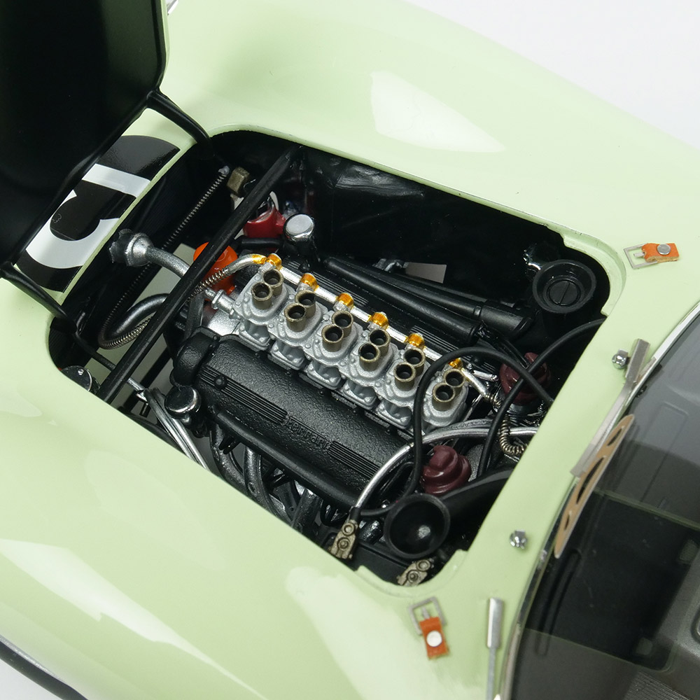 フェラーリ　金色　小箱 Ferrari フェラーリ 458 1/32 ミニカー 全2色 ライト点灯