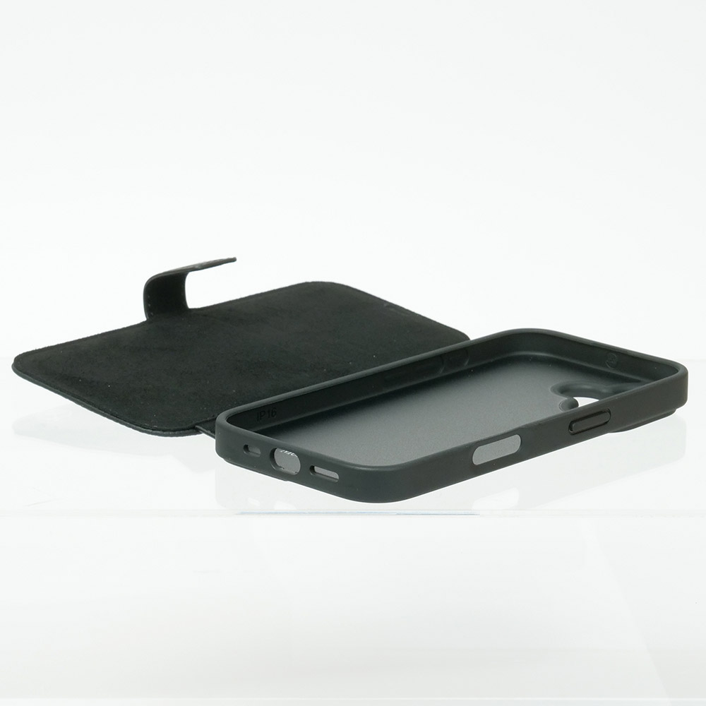 メルセデスベンツ iPhone 16 WOOD IMITATION レザー ブックタイプケース ブラック MEBKP16S23RBGVK