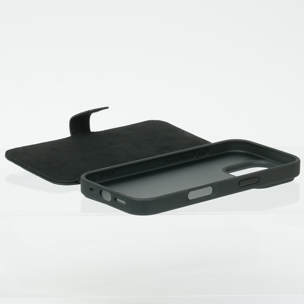 メルセデスベンツ iPhone 16Pro WOOD IMITATION レザー ブックタイプケース ブラック MEBKP16L23RBGVK