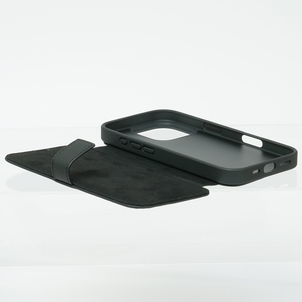 メルセデスベンツ iPhone 16Pro WOOD IMITATION レザー ブックタイプケース ブラック MEBKP16L23RBGVK