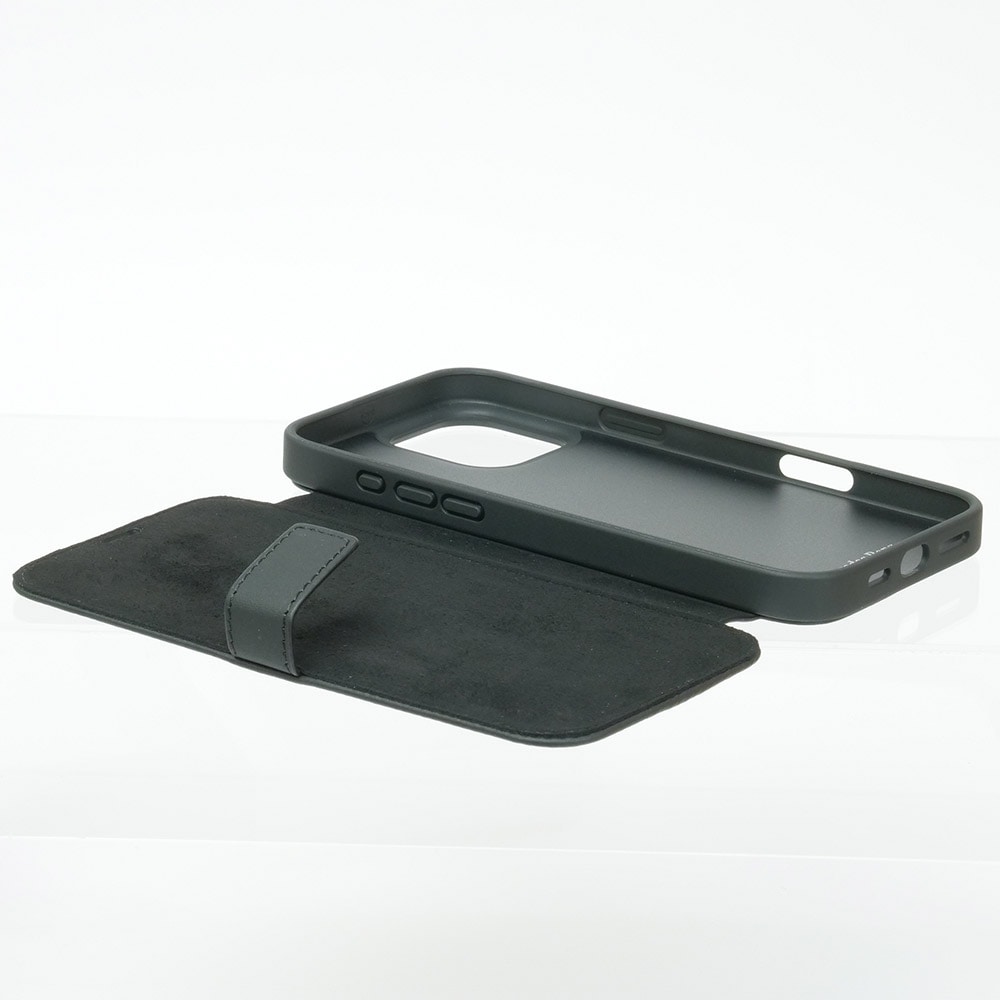 メルセデスベンツ iPhone 16ProMax WOOD IMITATION レザー ブックタイプケース ブラック MEBKP16X23RBGVK