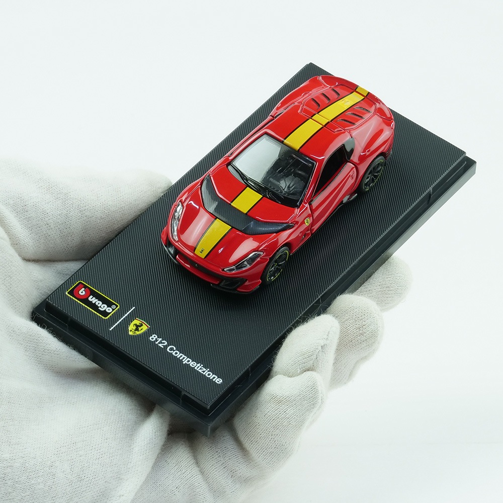 Bburago 1/64スケール フェラーリ 812 コンペティツィオーネ レッド 28