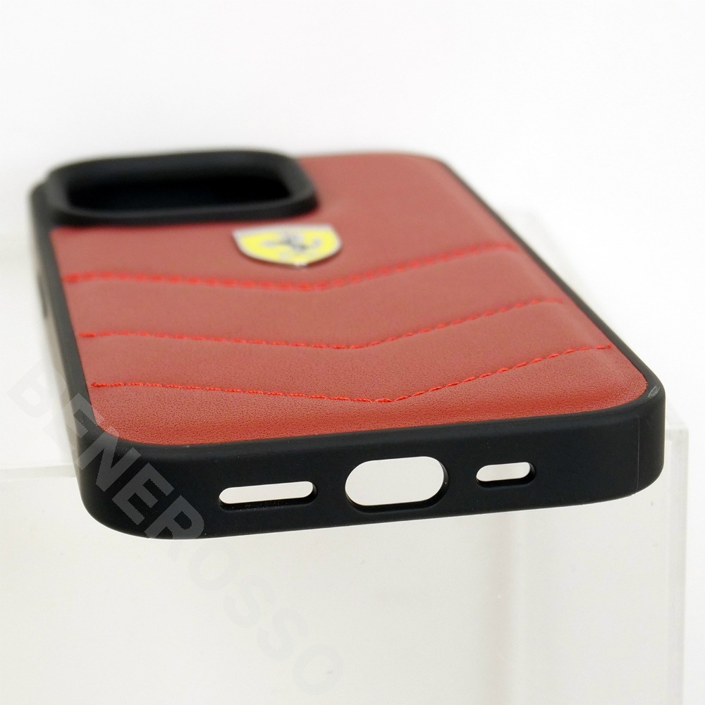 フェラーリ iPhone 15 レザー バックカバー ステッチライン レッド