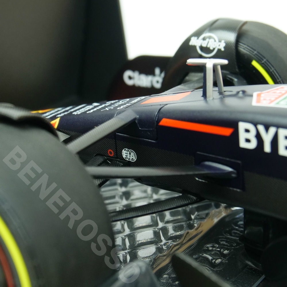 MINICHAMPS 1/18スケール オラクル レッドブル レーシング RB18 M.フェルスタッペン イタリアGP 2022 ウィナー 110221601