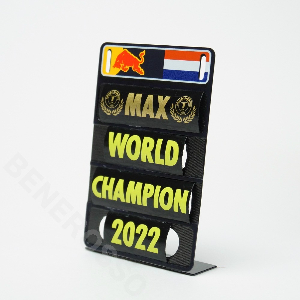 MINICHAMPS 1/18スケール オラクル レッドブル レーシング RB18 M.フェルスタッペン 日本GP 2022 ウィナー ピットボード付き 110221801