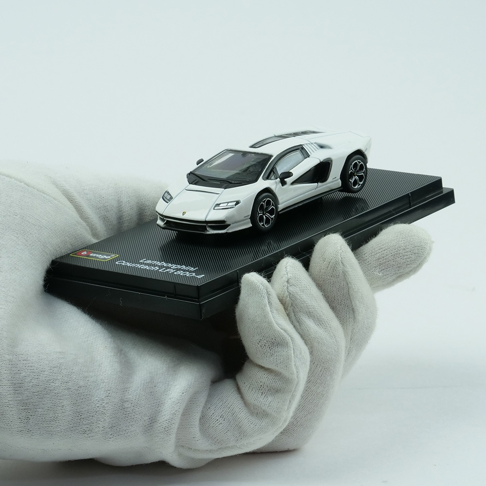 Bburago 1/64 ランボルギーニ カウンタック LPI 800-4 ホワイト