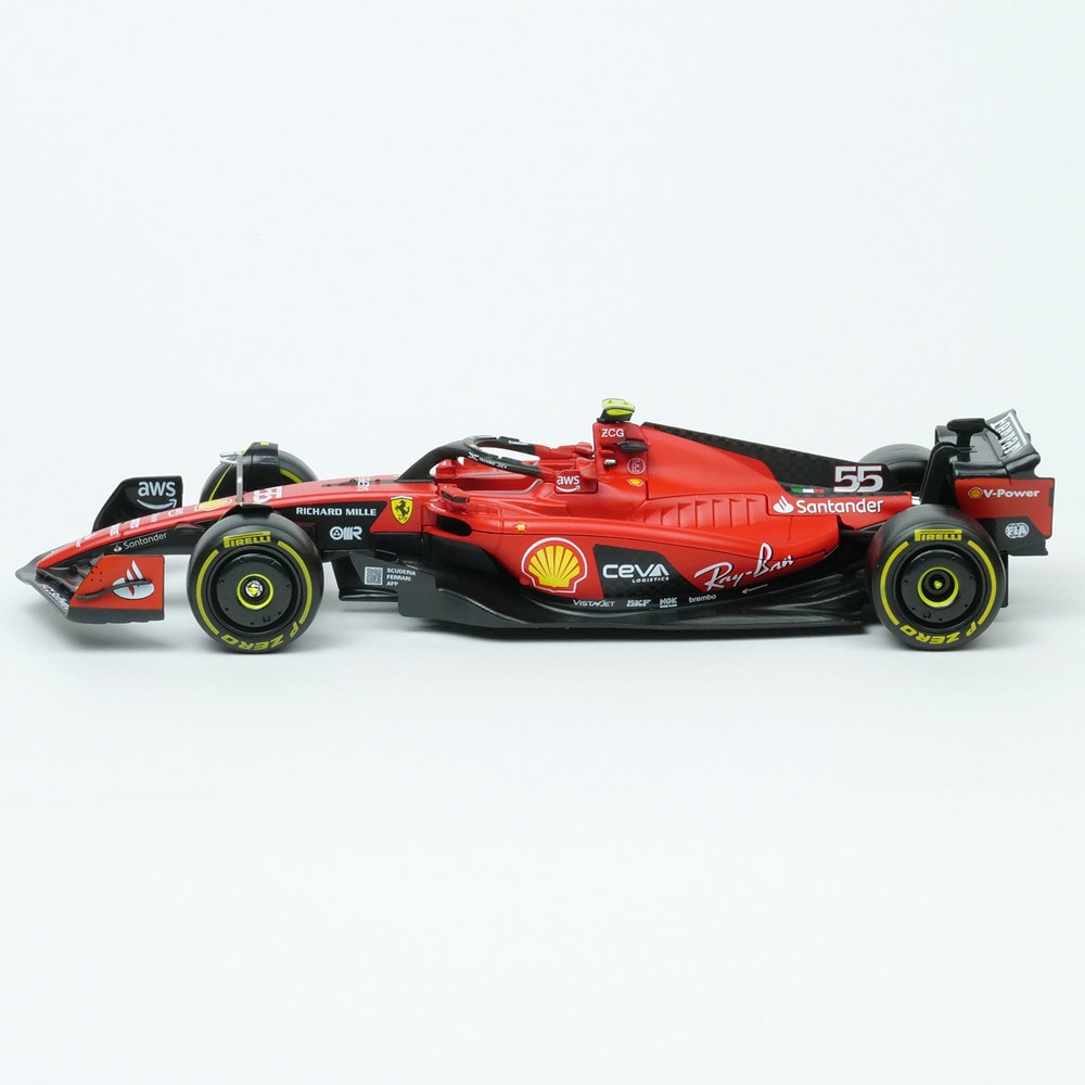 Bburago 1/24スケール フェラーリ SF23(2023) #55 C.サインツ フィギュア付 18-26809S
