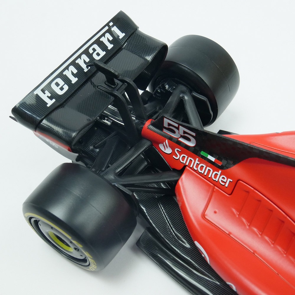 Bburago 1/24スケール フェラーリ SF23(2023) #55 C.サインツ フィギュア付 18-26809S