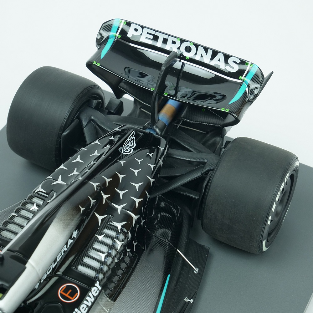 MINICHAMPS 1/18スケール メルセデス-AMG ペトロナス F1チーム W16 E