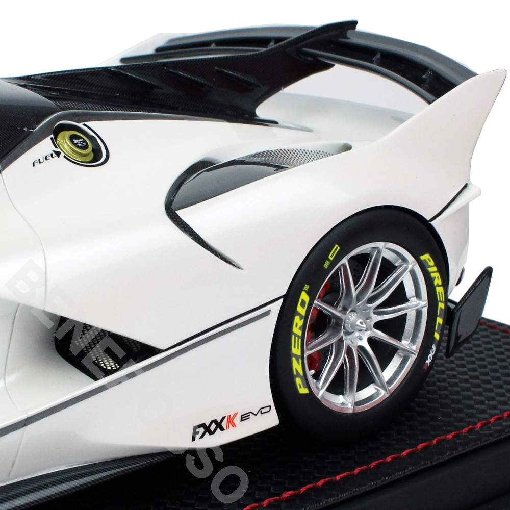 MRコレクション 1/18スケール フェラーリ FXX K EVO #70 Bianco Italia FE24A
