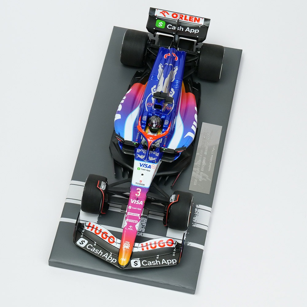 MINICHAMPS 1/18スケール ビザ キャッシュ RB F1チーム VCARB 01 D
