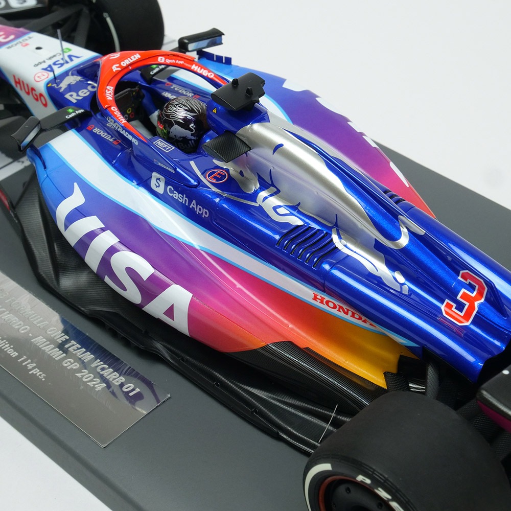 MINICHAMPS 1/18スケール ビザ キャッシュ RB F1チーム VCARB 01 D