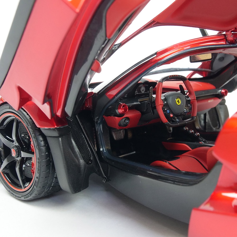 BBR MODELS 1/18スケール フェラーリ ラ フェラーリ レッドメタリック