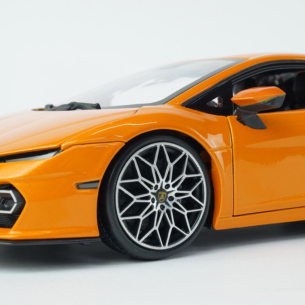 Bburago 1/18スケール ランボルギーニ テメラリオ オレンジ BUR11052OR