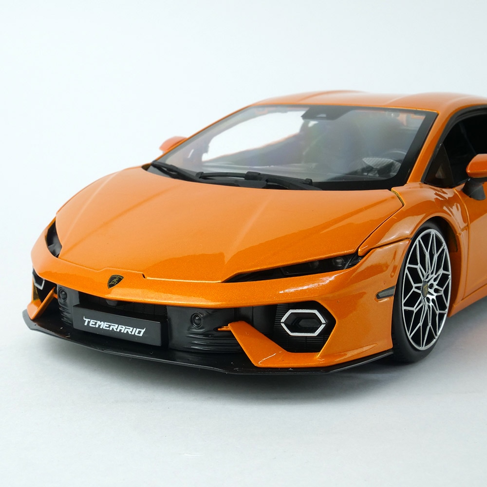 Bburago 1/18スケール ランボルギーニ テメラリオ オレンジ BUR11052OR