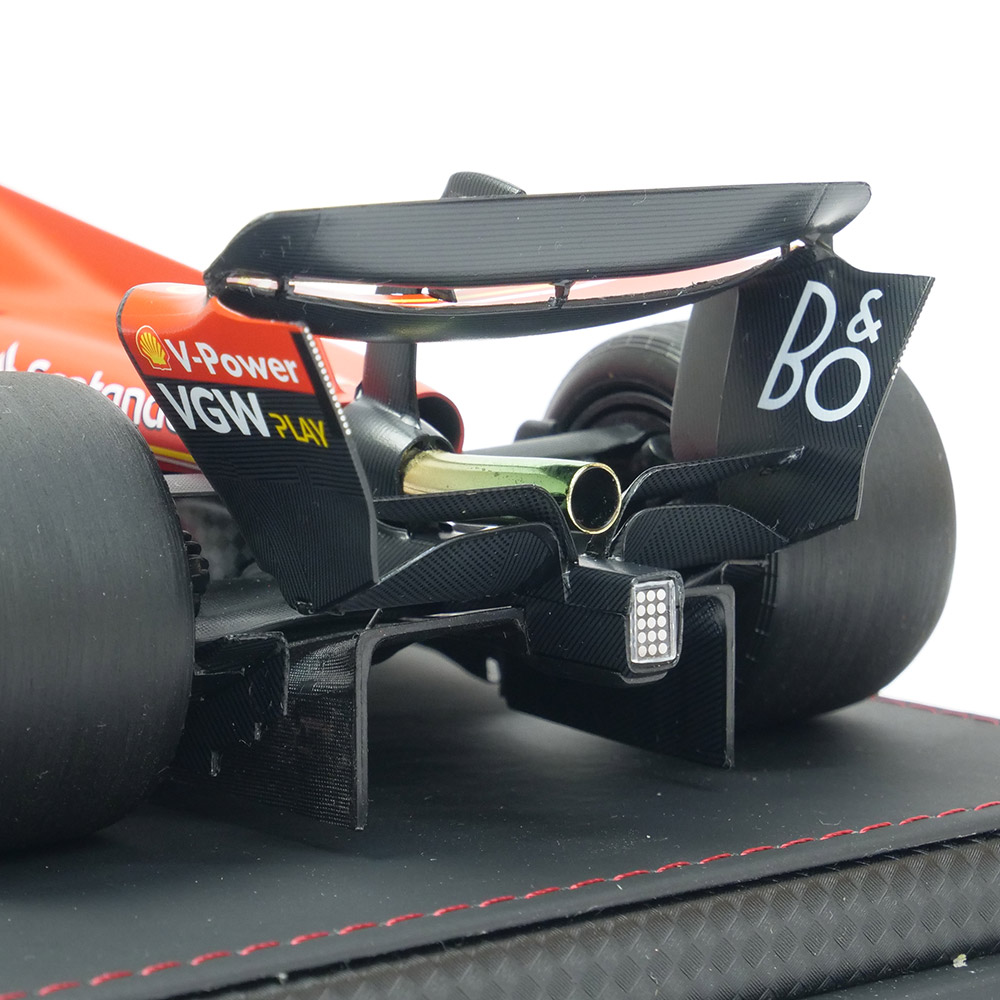 Ferrari F1カー 1/18スケール アマルガム コレクションが巨大な 1:5 スケールでフェラーリ F1-75 を