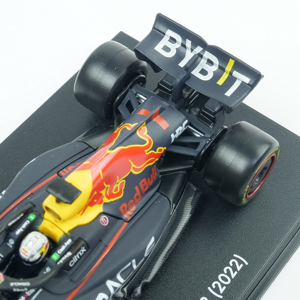 burago（ブラーゴ）レッドブルRB18 フェルスタッペン2022年王者 BBURAGO 1/43スケール オラクル レッドブル レーシング RB18 M