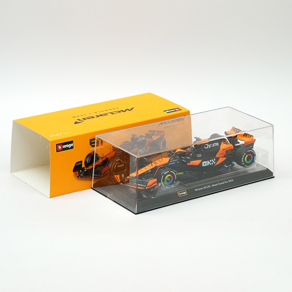 Bburago 1/24スケール マクラーレン F1 チーム MCL38 2024 #81 O.ピアストリ ヘルメット付　(クリアケース) BUR28033P