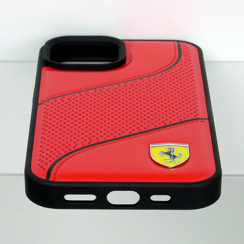 フェラーリ iPhone 15 PUレザー バックカバー SLANTED LINE レッド