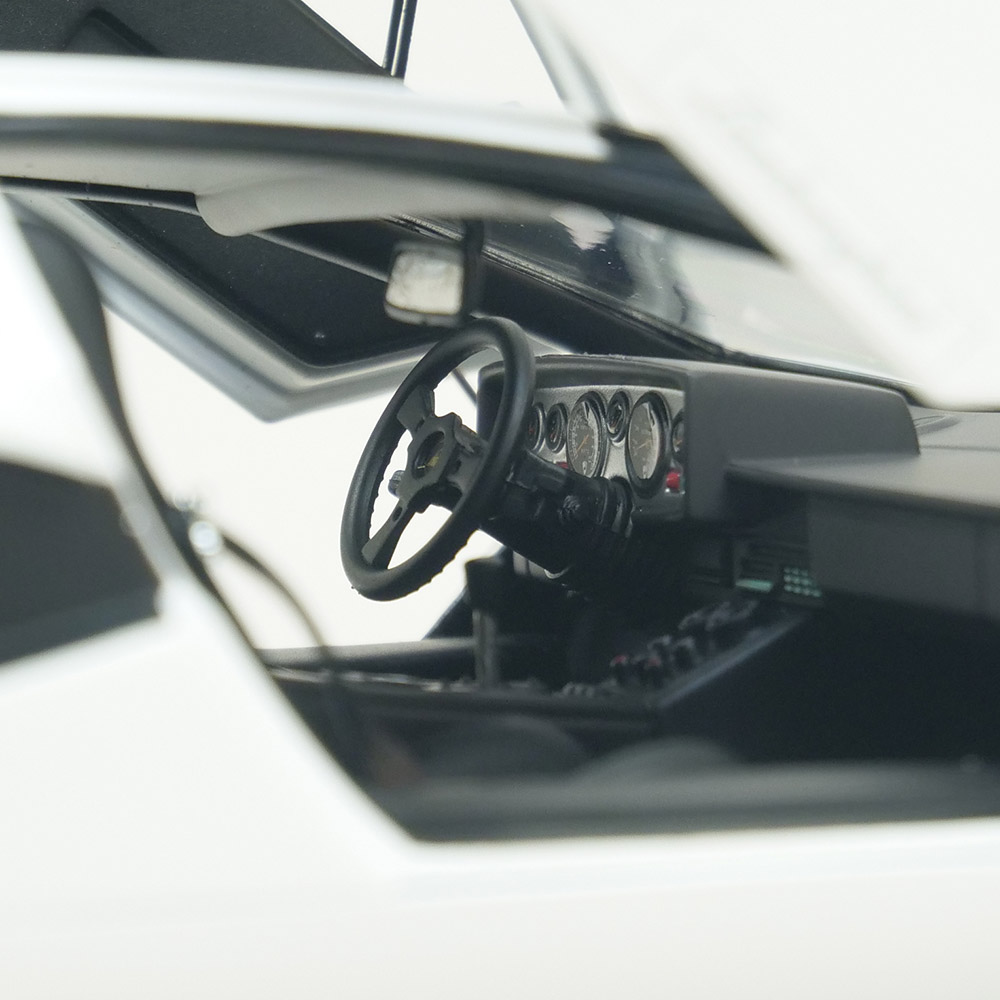 京商 1/18スケール ランボルギーニ カウンタック LP400S ホワイト KS08320WFL