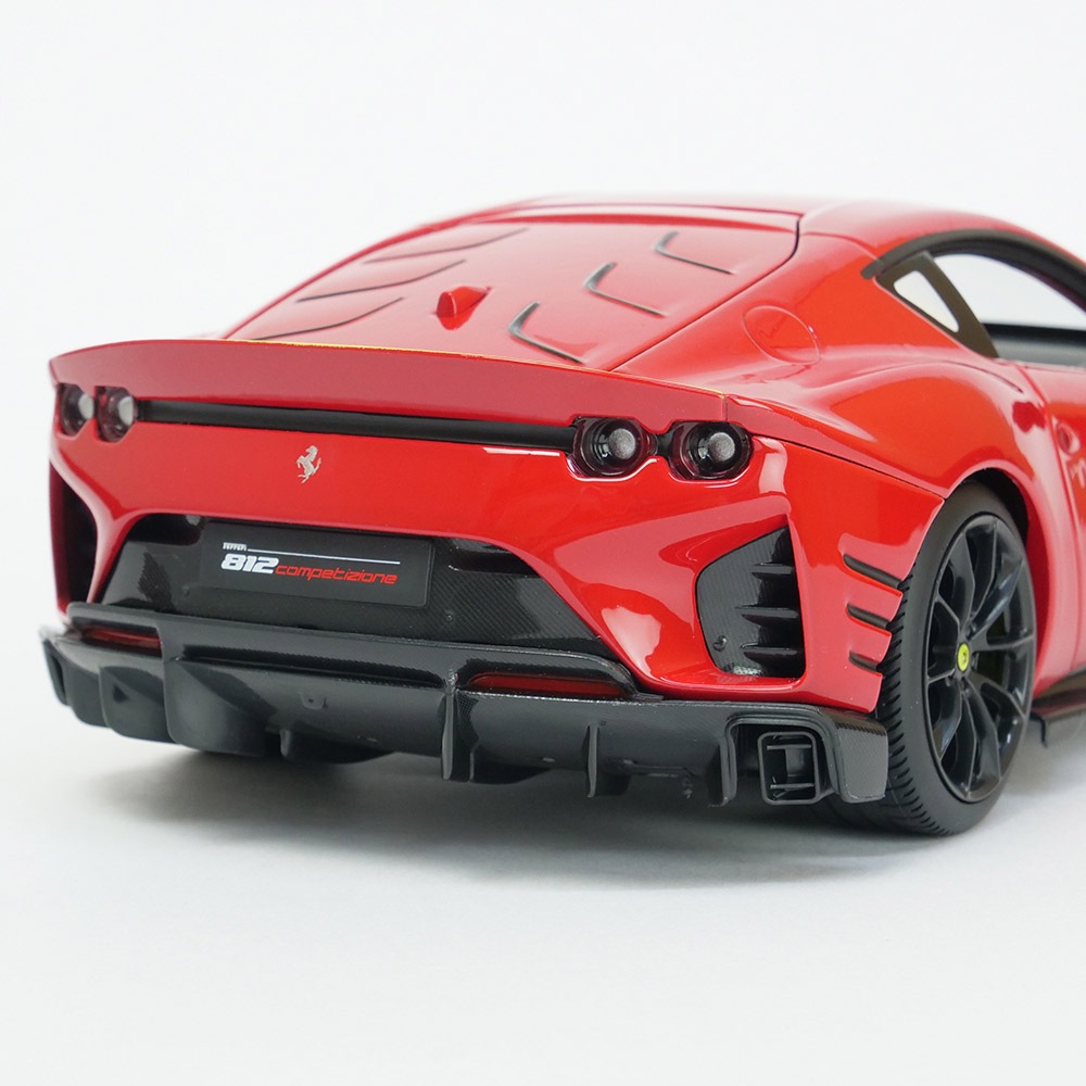 Bburago 1/18スケール フェラーリ 812 コンペティツィオーネ レッド 18-16019R