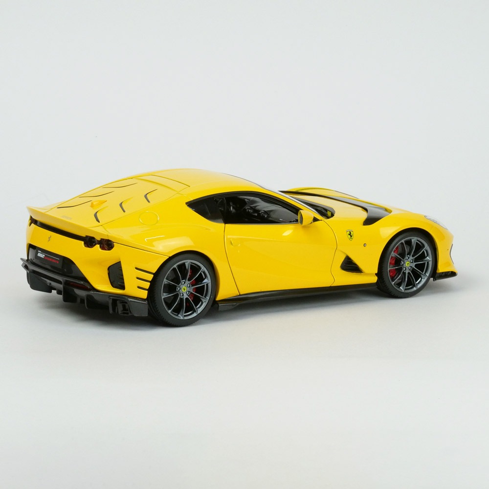 Bburago 1/18スケール フェラーリ 812 コンペティツィオーネ イエロー 18-16019Y