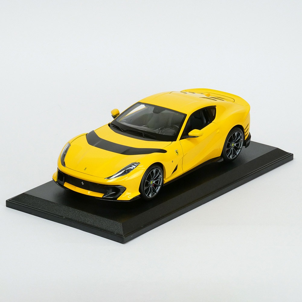 Bburago 1/18スケール フェラーリ 812 コンペティツィオーネ イエロー 18-16019Y