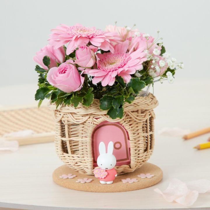 【直送商品B】おかえりおうちラタンバスケットアレンジ ピンク