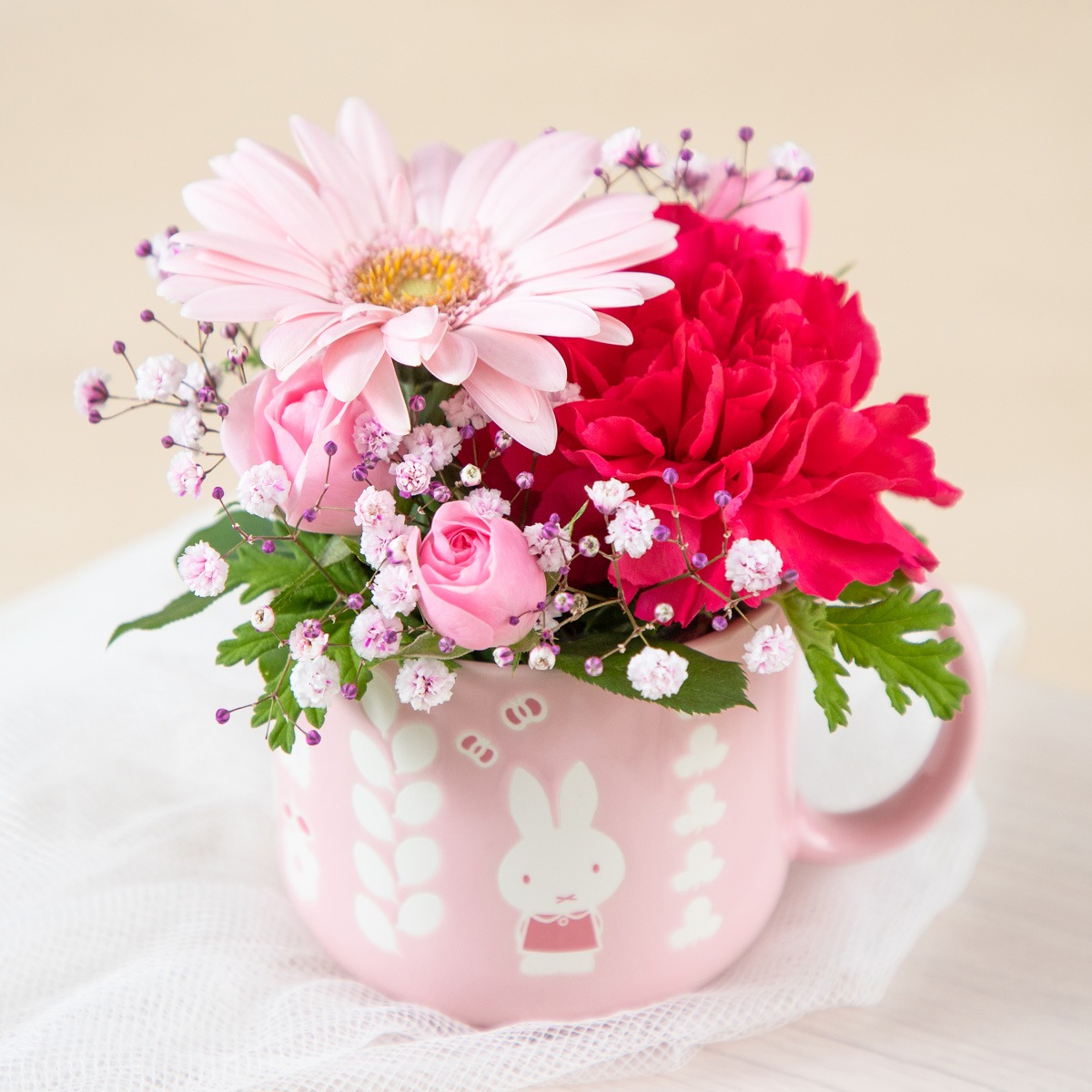 ハンドメイド❣️春爛漫❣️さくら満開❣️お花見、お出かけルンルン、うさぎ、春アレンジ❣️ 直送商品A】マグカップアレンジ ピンク | 生花アレンジメント