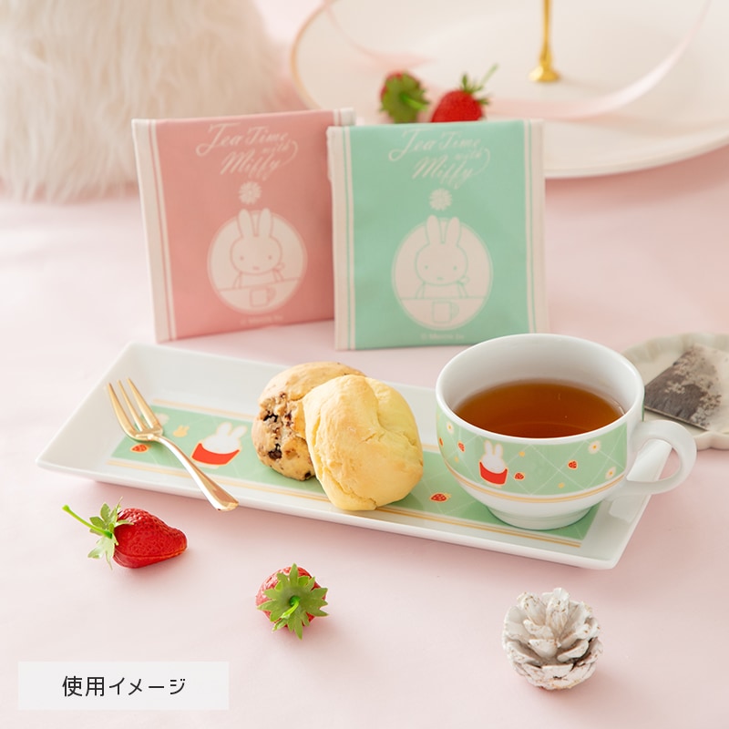 週末発送@プロフ見てくださいページ Flower Miffy スクエアプレート ストロベリーパーティー アート