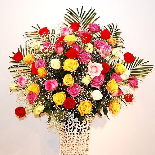 直送商品b ダブル バラカラフル 企業様向け スタンド花 ミッフィーのお花屋さん Flower Miffy