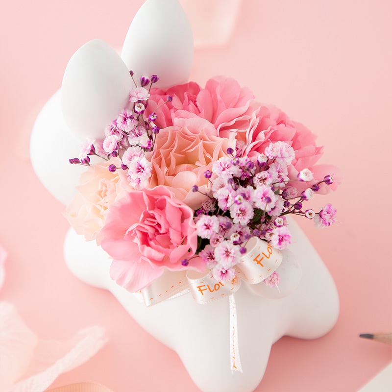 おみつさまリメイク鉢4号ふっくら丸鉢 ピンクのお花リースで白色たまご