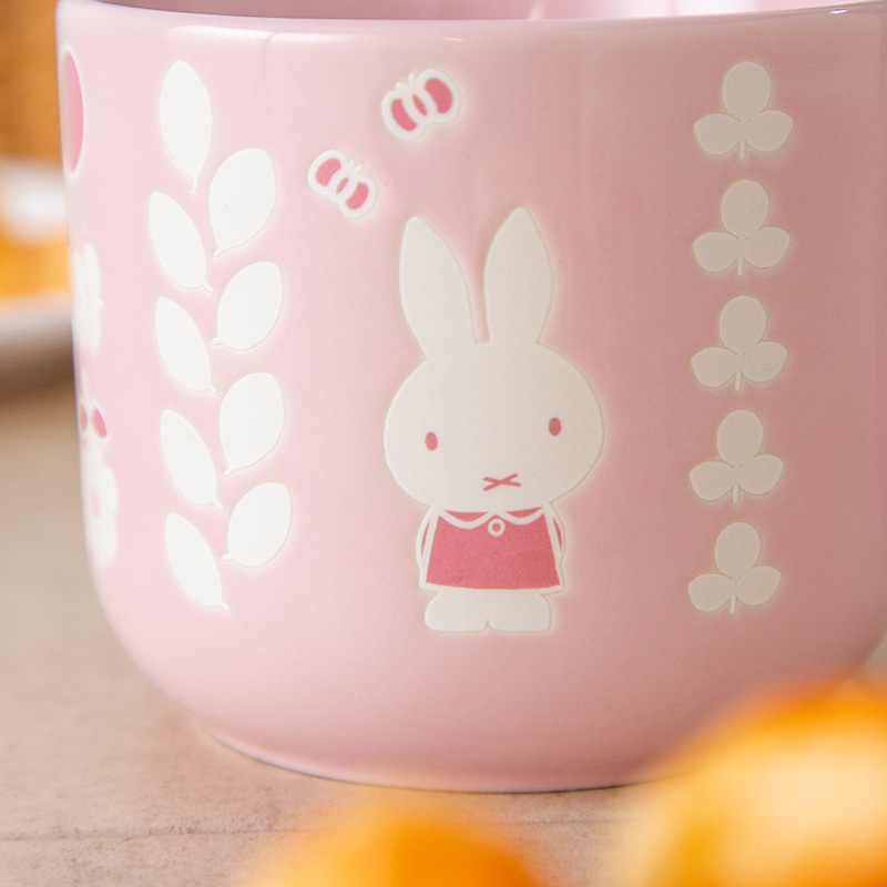 Flowerさま　たまごを抱いたうさぎさん 水色マーガレットと桜ピンク Flower Miffy エンボスマグカップ ピンク アートフラワーセット